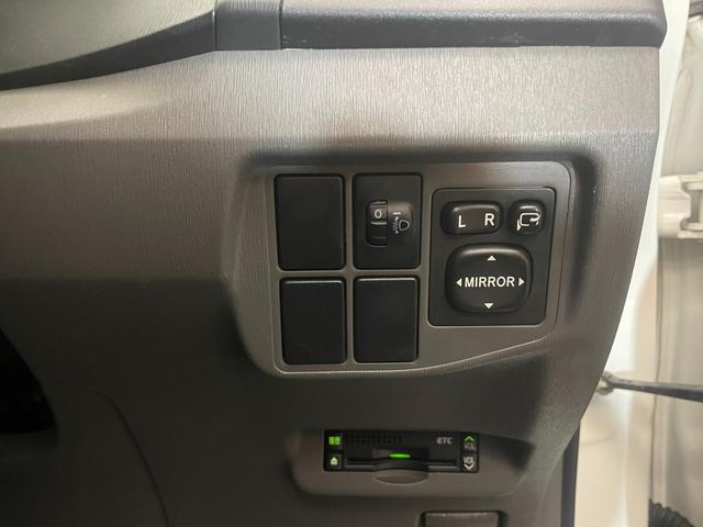 プリウス S 純正HDDナビ ワンセグテレビ バックカメラ DVD再生 スマートキー プッシュスタート ビルトインETC Bluetooth接続 電動格納ドアミラー 純正15インチアルミホイール(31枚目)