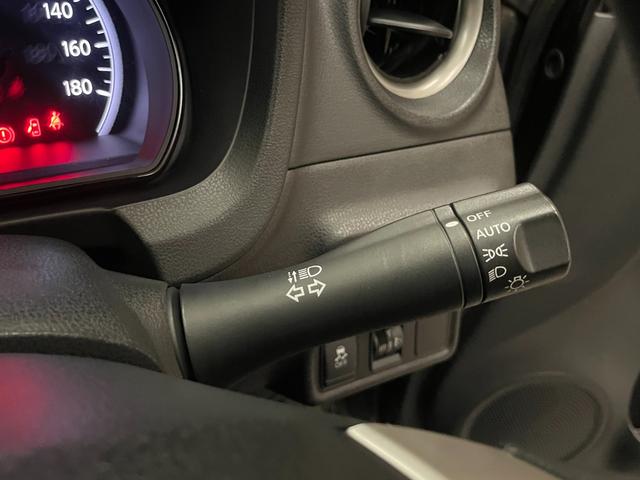 ノート Ｘ　当社買取ダイレクト販売　社外ナビ　ＣＤ　ＥＴＣ　オートライト　スマートキー　アイドリングストップ（12枚目）