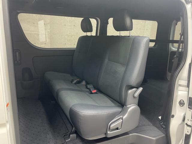 ハイエースバン スーパーＧＬ　ダークプライムＩＩ　登録済み未使用車　ワンオ―ナー使用車　衝突軽減ブレーキ　両側電動スライドドア　スマートキー　ＬＥＤライト　バックカメラ　レーンアシスト　ＥＴＣ（11枚目）