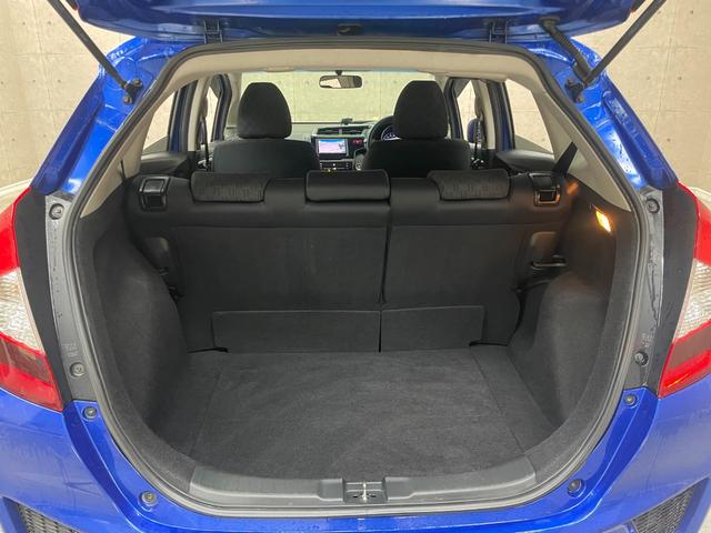 フィット １３Ｇ・Ｆパッケージ　メモリ―ナビ　スマートキー　Ｗエアバッグ　ＥＴＣ　オートエアコン　電動格納ミラー　アンチロックブレーキシステム　スマートキー（12枚目）