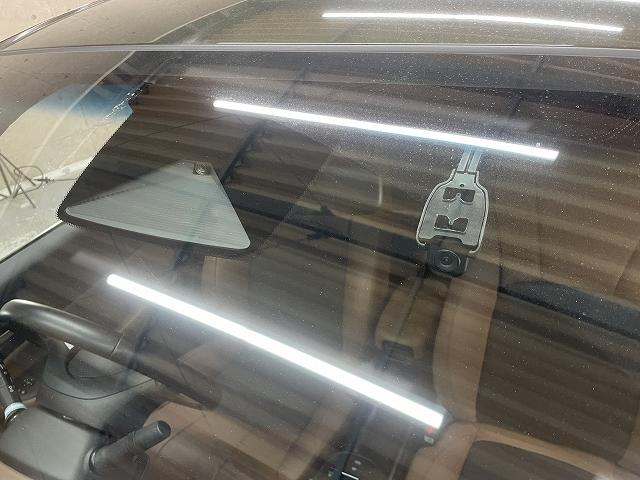 フィット e:HEVリュクス 9インチナビ 衝突被害軽減システム レーンアシスト レーダークルーズコントロール クリアランスソナー フルセグ Bluetooth Bカメラ ETC スマートキー 純正ドラレコ ハンドルヒーター(12枚目)