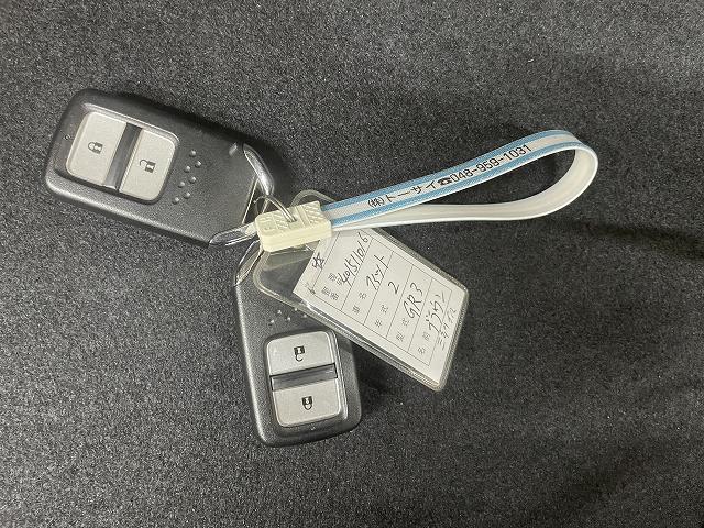 フィット e:HEVリュクス 9インチナビ 衝突被害軽減システム レーンアシスト レーダークルーズコントロール クリアランスソナー フルセグ Bluetooth Bカメラ ETC スマートキー 純正ドラレコ ハンドルヒーター(18枚目)