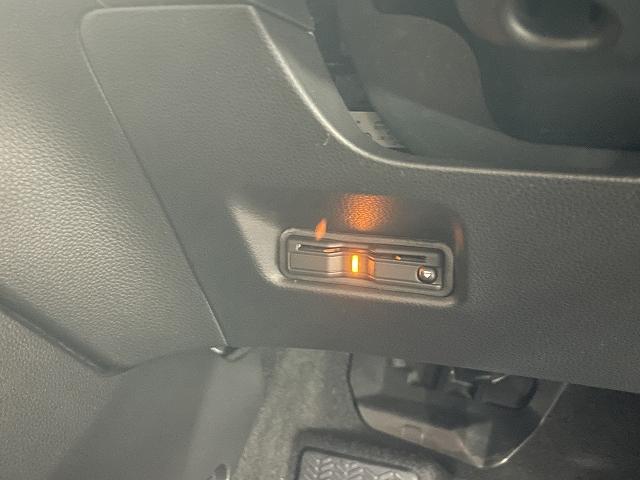 フィット e:HEVリュクス 9インチナビ 衝突被害軽減システム レーンアシスト レーダークルーズコントロール クリアランスソナー フルセグ Bluetooth Bカメラ ETC スマートキー 純正ドラレコ ハンドルヒーター(23枚目)