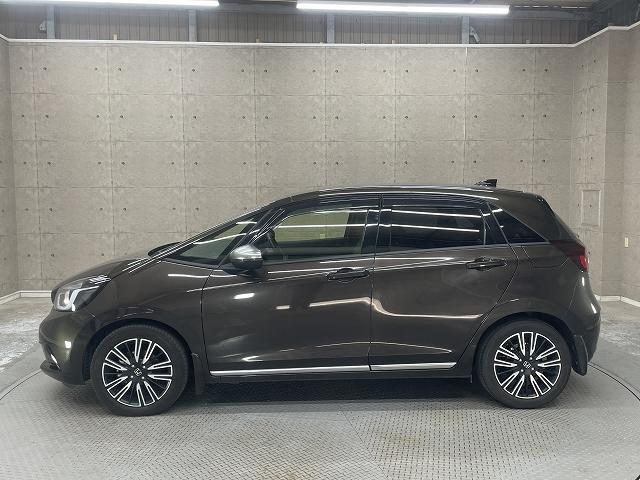 フィット e:HEVリュクス 9インチナビ 衝突被害軽減システム レーンアシスト レーダークルーズコントロール クリアランスソナー フルセグ Bluetooth Bカメラ ETC スマートキー 純正ドラレコ ハンドルヒーター(40枚目)