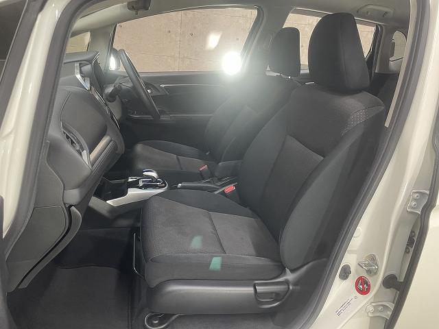 フィットハイブリッド Fパッケージ 当社買取ダイレクト販売 純正ナビ ワンセグテレビ Bluetoothオーディオ バックカメラ スマートキー DVD再生機能 ETC ABS(10枚目)