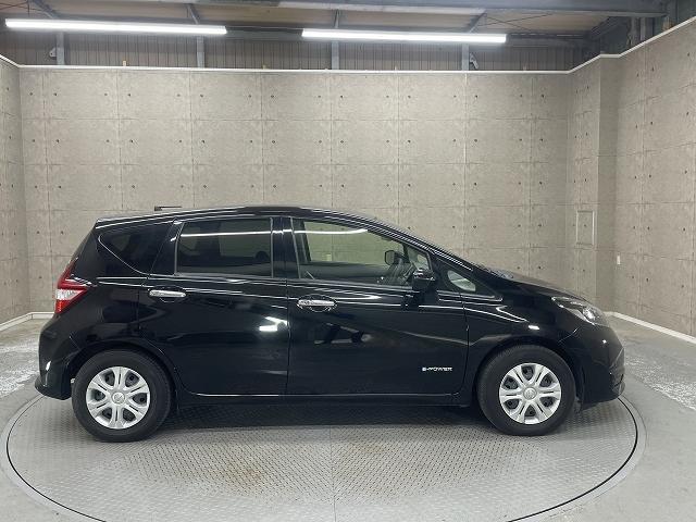 ノート ｅ－パワー　Ｘ　アラウンドビューモニター　衝突軽減ブレーキ　レーンキープ　純正メモリーナビ　フルセグテレビ　Ｂｌｕｅｔｏｏｔｈオーディオ　バックカメラ　ドライブレコーダー前後　スマートキー　Ｗエアバック　　ＡＢＳ（12枚目）