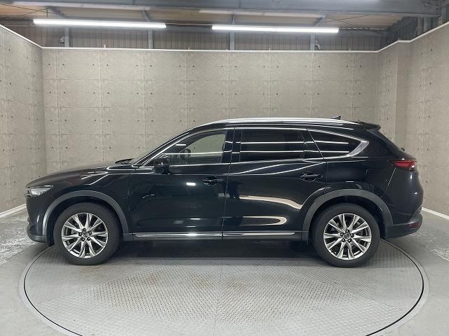 鑑定項目は外装、内装、機関、修復歴の４つ。プロの鑑定師が入念かつ厳しいチェックを通して、それぞれの項目について５段階のグレードを定めています。