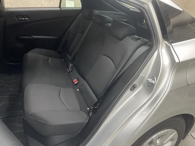 プリウス Ｅ　ワンオーナー使用車　純正ナビ　スマートキー　バックカメラ　ＬＥＤライト　Ｗエアバッグ　ＥＴＣ２．０　Ｂｌｕｅｔｏｏｔｈ接続　クルーズコントロール（12枚目）