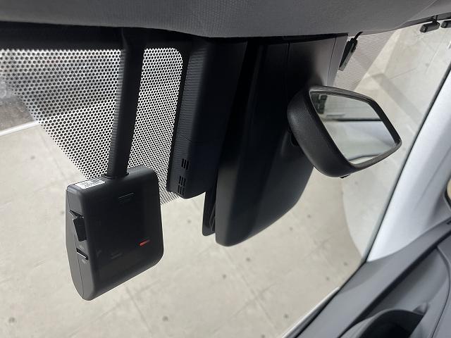 プリウス Ｓ　ワンオーナー　禁煙使用車　衝突軽減ブレーキ　純正メモリーナビ　フルセグテレビ　レーダークルーズコントロール　レーンアシスト　Ｂｌｕｅｔｏｏｔｈ接続（11枚目）