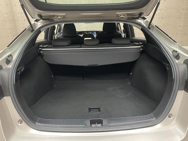 プリウス Ｓ　ワンオーナー　禁煙使用車　衝突軽減ブレーキ　純正メモリーナビ　フルセグテレビ　レーダークルーズコントロール　レーンアシスト　Ｂｌｕｅｔｏｏｔｈ接続（16枚目）