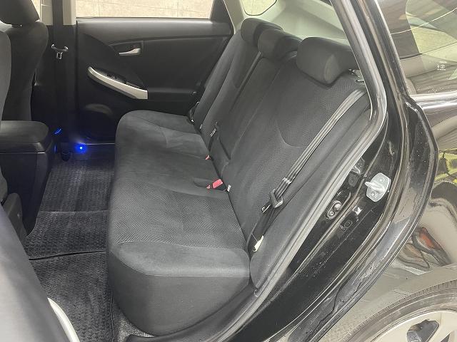 プリウス S 助手席リフトアップシートAタイプ ワンオーナー 純正メモリーナビ Bluetooth フルセグ バックカメラ スマートキー ETC 電動格納ミラー LEDヘッドライト(12枚目)