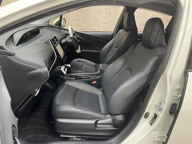 プリウス Ｓツーリングセレクション　衝突軽減ブレーキ　レーンアシスト　レザーシート　クルーズコントロール　ＤＶＤ再生機能　ＥＴＣ　ＬＥＤライト　Ｂｌｕｅｔｏｏｔｈ接続　クルーズコントロール（10枚目）