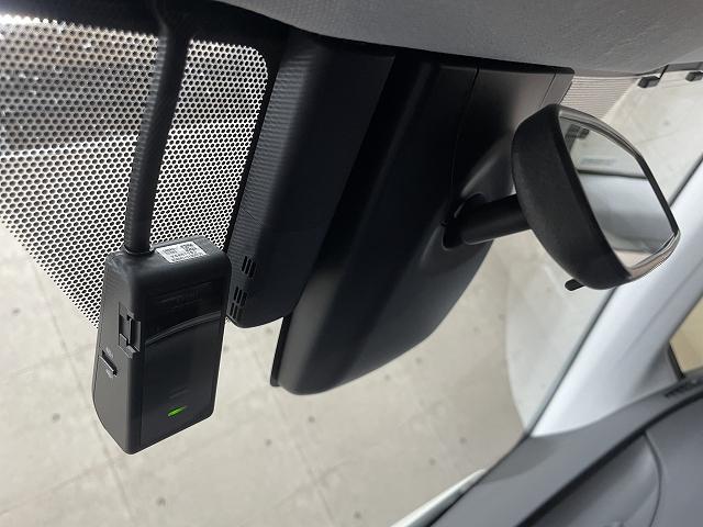 プリウス Ｓツーリングセレクション　衝突軽減ブレーキ　レーンアシスト　レザーシート　クルーズコントロール　ＤＶＤ再生機能　ＥＴＣ　ＬＥＤライト　Ｂｌｕｅｔｏｏｔｈ接続　クルーズコントロール（11枚目）