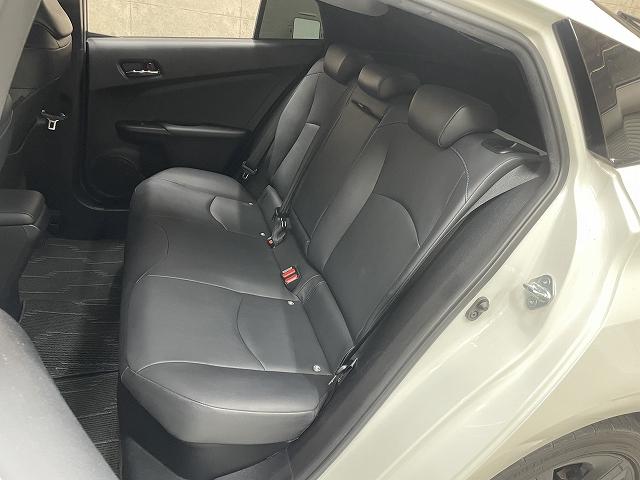 プリウス Ｓツーリングセレクション　衝突軽減ブレーキ　レーンアシスト　レザーシート　クルーズコントロール　ＤＶＤ再生機能　ＥＴＣ　ＬＥＤライト　Ｂｌｕｅｔｏｏｔｈ接続　クルーズコントロール（12枚目）