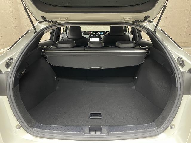 プリウス Ｓツーリングセレクション　衝突軽減ブレーキ　レーンアシスト　レザーシート　クルーズコントロール　ＤＶＤ再生機能　ＥＴＣ　ＬＥＤライト　Ｂｌｕｅｔｏｏｔｈ接続　クルーズコントロール（14枚目）