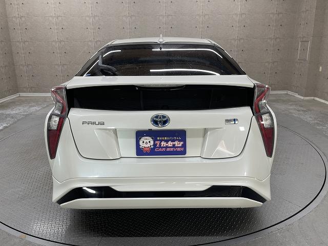 プリウス Ｓツーリングセレクション　衝突軽減ブレーキ　レーンアシスト　レザーシート　クルーズコントロール　ＤＶＤ再生機能　ＥＴＣ　ＬＥＤライト　Ｂｌｕｅｔｏｏｔｈ接続　クルーズコントロール（15枚目）