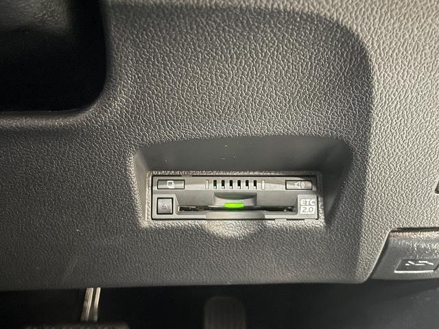 プリウス Ｓツーリングセレクション　衝突軽減ブレーキ　レーンアシスト　レザーシート　クルーズコントロール　ＤＶＤ再生機能　ＥＴＣ　ＬＥＤライト　Ｂｌｕｅｔｏｏｔｈ接続　クルーズコントロール（21枚目）