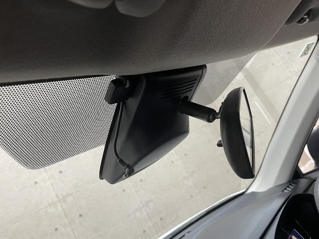 カローラフィールダー ハイブリッド 衝突軽減ブレーキ レーンアシスト メモリーナビ キーレスエントリ― バックカメラ Wエアバッグ ETC Bluetooth接続(11枚目)