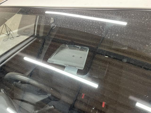 カローラフィールダー ハイブリッド 衝突軽減ブレーキ レーンアシスト メモリーナビ キーレスエントリ― バックカメラ Wエアバッグ ETC Bluetooth接続(12枚目)