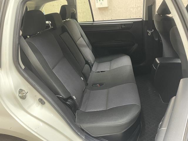 カローラフィールダー ハイブリッド 衝突軽減ブレーキ レーンアシスト メモリーナビ キーレスエントリ― バックカメラ Wエアバッグ ETC Bluetooth接続(15枚目)