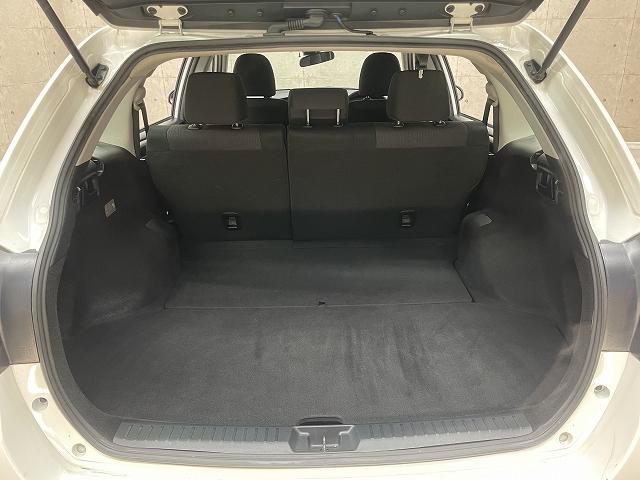 カローラフィールダー ハイブリッド 衝突軽減ブレーキ レーンアシスト メモリーナビ キーレスエントリ― バックカメラ Wエアバッグ ETC Bluetooth接続(16枚目)