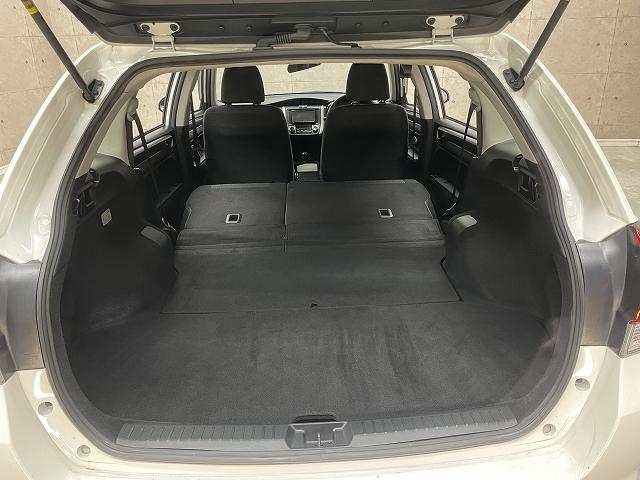 カローラフィールダー ハイブリッド 衝突軽減ブレーキ レーンアシスト メモリーナビ キーレスエントリ― バックカメラ Wエアバッグ ETC Bluetooth接続(17枚目)