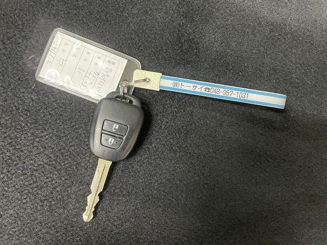 カローラフィールダー ハイブリッド 衝突軽減ブレーキ レーンアシスト メモリーナビ キーレスエントリ― バックカメラ Wエアバッグ ETC Bluetooth接続(18枚目)