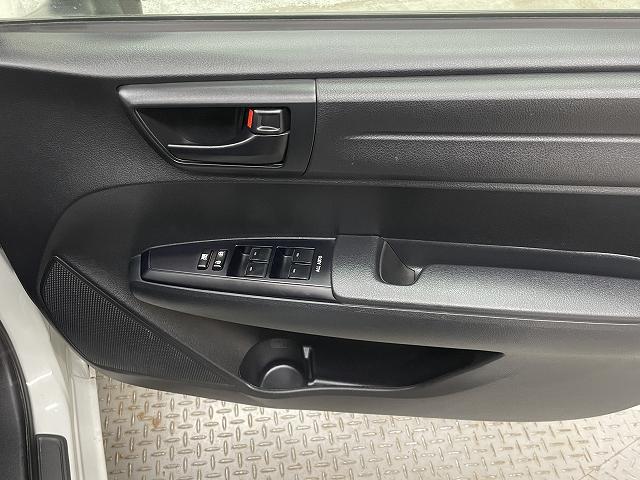 カローラフィールダー ハイブリッド 衝突軽減ブレーキ レーンアシスト メモリーナビ キーレスエントリ― バックカメラ Wエアバッグ ETC Bluetooth接続(22枚目)