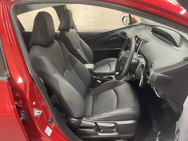 プリウス Ｓツーリングセレクション　ワンオーナー使用車　禁煙使用車　衝突軽減ブレーキ　レーンアシスト　９インチ純正メモリーナビ　フルセグテレビ　バックカメラ　ＬＥＤライト　レーダークルーズコントロール　革シート　シートヒーター（14枚目）