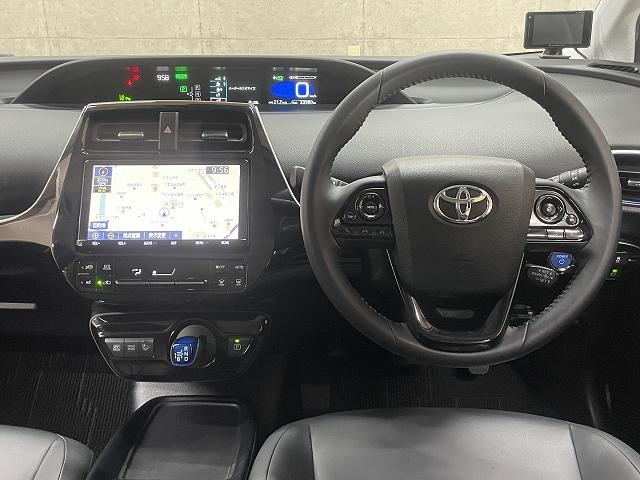 プリウス Ｓツーリングセレクション　ワンオーナー使用車　禁煙使用車　衝突軽減ブレーキ　レーンアシスト　９インチ純正メモリーナビ　フルセグテレビ　バックカメラ　ＬＥＤライト　レーダークルーズコントロール　革シート　シートヒーター（21枚目）