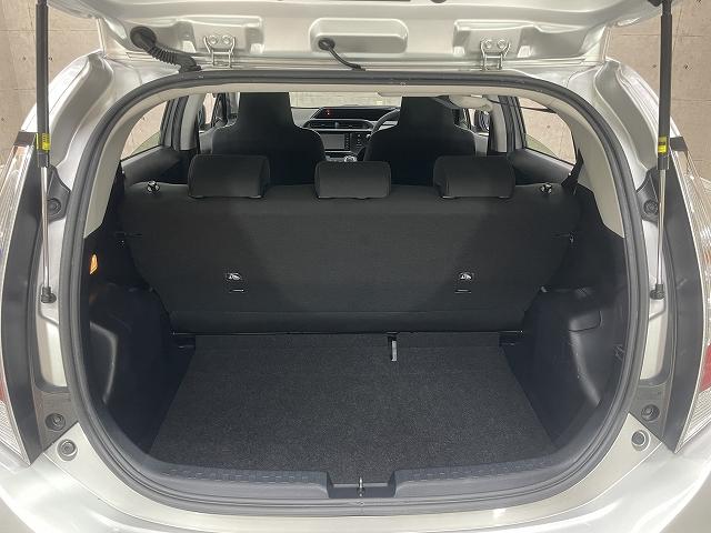 アクア L ワンオーナー使用車 メモリーナビ キーレスエントリ― バックカメラ Wエアバッグ CD Bluetooth接続 アンチロックブレーキシステム(16枚目)