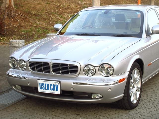 ＸＪ ＸＪ８　３．５　ワンオーナー禁煙車　走行４万キロ　プロジェクターキセノンヘッドランプ　ベージュ本革シート（4枚目）