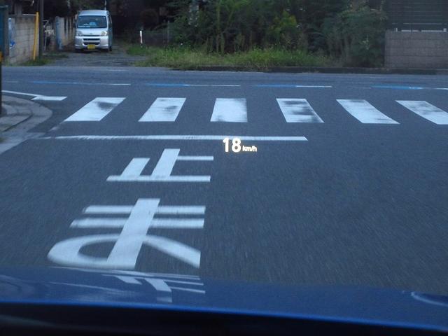 Ｘ１ ｘＤｒｉｖｅ　１８ｄ　Ｍスポーツ　ダブルサンルーフ　ワンオーナー禁煙車　アクティブクルーズコントロール　ヘッドアップディスプレイ　パワーバックドア　スマートキー　シートヒーター　４ＷＤターボ　１８ＡＷ　純正ナビ　フルセグＴＶ　Ｂカメラ（10枚目）