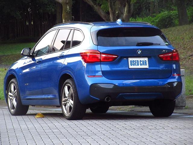Ｘ１ ｘＤｒｉｖｅ　１８ｄ　Ｍスポーツ　ダブルサンルーフ　ワンオーナー禁煙車　アクティブクルーズコントロール　ヘッドアップディスプレイ　パワーバックドア　スマートキー　シートヒーター　４ＷＤターボ　１８ＡＷ　純正ナビ　フルセグＴＶ　Ｂカメラ（12枚目）