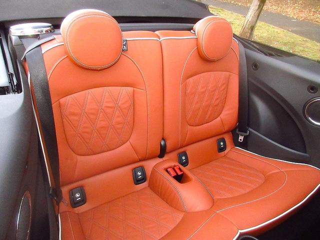 MINI クーパー コンバーチブル 後期LCIモデル ブラウンレザー 禁煙車 電動OPEN スマートキー インテリS シートヒーター ナビ Bカメラ クルーズコントロール カーテシーランプ イルミネーテッドインテリアサーフェス 17AW(8枚目)