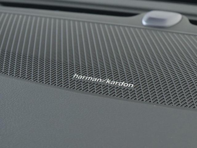 Ｖ６０ アルティメット　Ｂ４　４８Ｖ　Ｇｏｏｇｌｅ搭載　ｈａｒｍａｎ／ｋａｒｄｏｎプレミアムサウンド　前後シートヒーター　ステアリングホイールヒーター　ドリフトウッドパネル　パワーテールゲート　ワイヤレススマートフォンチャージ（14枚目）