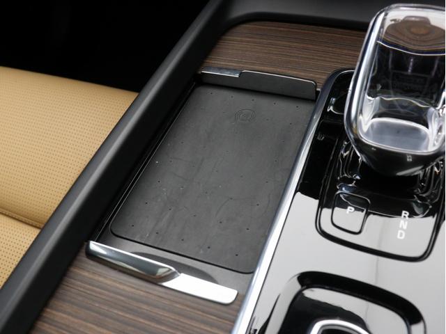 ＸＣ６０ リチャージ　ＰＨＶ　Ｔ６　ＡＷＤ　インスクリプション　ＰＨＥＶ　電動パノラマサンルーフ　エアサス　Ｇｏｏｇｌｅ　前後純正ドラレコ　茶革　デニムブルーメタリック　ｈａｒｍａｎ／ｋａｒｄｏｎ　ワイヤレススマホチャージ　クリスタルシフトノブ　ウッドパネル（21枚目）