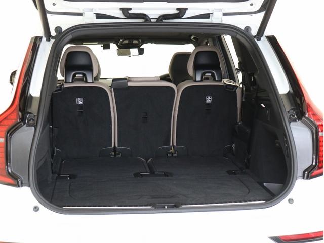 ＸＣ９０ ウルトラ　Ｔ８　ＡＷＤ　プラグインハイブリッド　ＰＨＥＶ　サンルーフ　Ｂ＆Ｗ　エアサス　Ｇｏｏｇｌｅ搭載　ドラレコ　前後シートヒーター　ステアリングホイールヒーター　ワイヤレススマホチャージ　クリスタルガラスシフトノブ　ブラウンアッシュウッドパネル（13枚目）