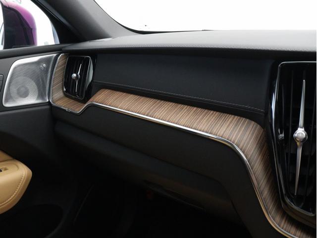 XC60 リチャージアルティメトT6AWDプラグインハイブリド PHEV 電動パノラマサンルーフ B&Wプレミアムサウンド エアサス Google搭載 前後純正ドラレコ クリスタルシフトノブ リニアライムウッドパネル 前後シートヒーター ステアリングホイールヒータ(17枚目)