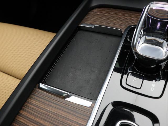 XC60 リチャージアルティメトT6AWDプラグインハイブリド PHEV 電動パノラマサンルーフ B&Wプレミアムサウンド エアサス Google搭載 前後純正ドラレコ クリスタルシフトノブ リニアライムウッドパネル 前後シートヒーター ステアリングホイールヒータ(21枚目)