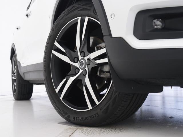 ＸＣ４０ Ｂ４　ＡＷＤ　Ｒデザイン　サンルーフ　専用スポーツサス　ドラレコ　４８Ｖ　Ｌａｖａオレンジカラーフロアカーペット＆ドア内張り　ｈａｒｍａｎ／ｋａｒｄｏｎ　前後シートヒーター　ステアリングヒーター　ワイヤレススマホチャージ（8枚目）