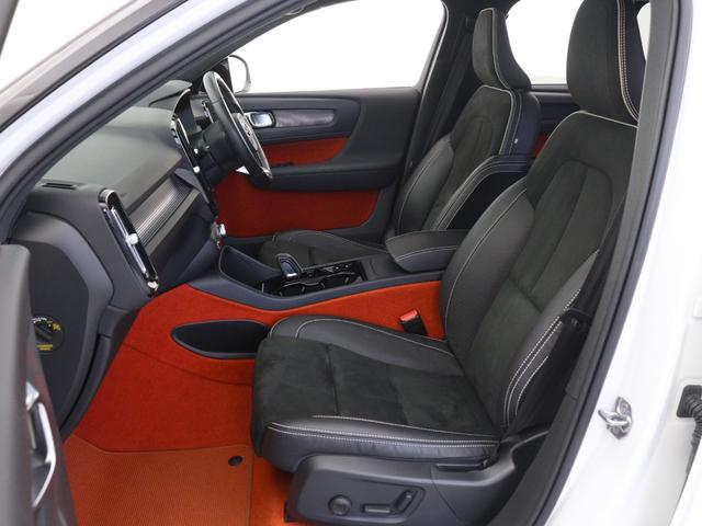 ＸＣ４０ Ｂ４　ＡＷＤ　Ｒデザイン　サンルーフ　専用スポーツサス　ドラレコ　４８Ｖ　Ｌａｖａオレンジカラーフロアカーペット＆ドア内張り　ｈａｒｍａｎ／ｋａｒｄｏｎ　前後シートヒーター　ステアリングヒーター　ワイヤレススマホチャージ（12枚目）