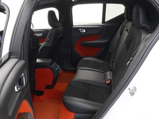 ＸＣ４０ Ｂ４　ＡＷＤ　Ｒデザイン　サンルーフ　専用スポーツサス　ドラレコ　４８Ｖ　Ｌａｖａオレンジカラーフロアカーペット＆ドア内張り　ｈａｒｍａｎ／ｋａｒｄｏｎ　前後シートヒーター　ステアリングヒーター　ワイヤレススマホチャージ（13枚目）