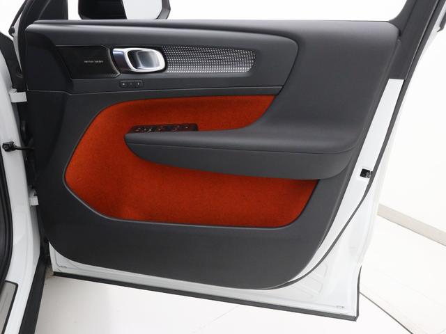 ＸＣ４０ Ｂ４　ＡＷＤ　Ｒデザイン　サンルーフ　専用スポーツサス　ドラレコ　４８Ｖ　Ｌａｖａオレンジカラーフロアカーペット＆ドア内張り　ｈａｒｍａｎ／ｋａｒｄｏｎ　前後シートヒーター　ステアリングヒーター　ワイヤレススマホチャージ（38枚目）