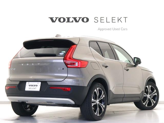 ＸＣ４０ Ｂ４　ＡＷＤ　インスクリプション　前後純正ドラレコ　４８Ｖ　茶革　ｈａｒｍａｎ／ｋａｒｄｏｎ　前後シートヒーター　ステアリングホイールヒーター　クリスタルシフトノブ　ワイヤレススマホチャージ　パワーテールゲート　３６０°カメラ（6枚目）