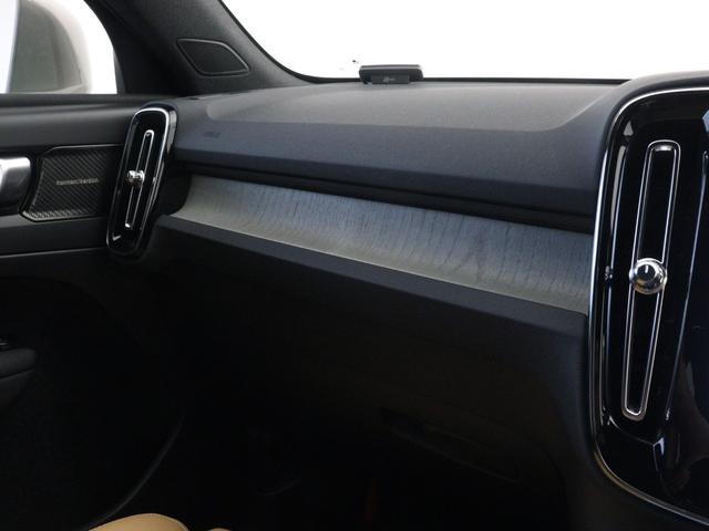 ＸＣ４０ Ｂ４　ＡＷＤ　インスクリプション　前後純正ドラレコ　４８Ｖ　茶革　ｈａｒｍａｎ／ｋａｒｄｏｎ　前後シートヒーター　ステアリングホイールヒーター　クリスタルシフトノブ　ワイヤレススマホチャージ　パワーテールゲート　３６０°カメラ（15枚目）