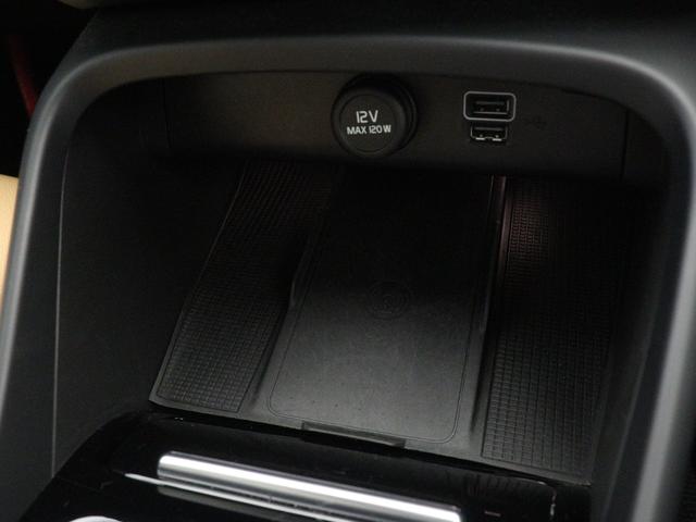 ＸＣ４０ Ｂ４　ＡＷＤ　インスクリプション　前後純正ドラレコ　４８Ｖ　茶革　ｈａｒｍａｎ／ｋａｒｄｏｎ　前後シートヒーター　ステアリングホイールヒーター　クリスタルシフトノブ　ワイヤレススマホチャージ　パワーテールゲート　３６０°カメラ（19枚目）