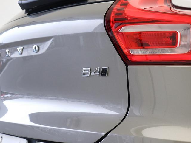ＸＣ４０ Ｂ４　ＡＷＤ　インスクリプション　前後純正ドラレコ　４８Ｖ　茶革　ｈａｒｍａｎ／ｋａｒｄｏｎ　前後シートヒーター　ステアリングホイールヒーター　クリスタルシフトノブ　ワイヤレススマホチャージ　パワーテールゲート　３６０°カメラ（30枚目）