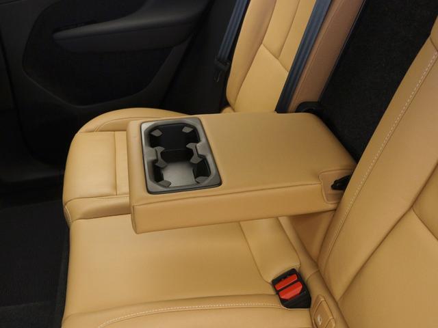 ＸＣ４０ Ｂ４　ＡＷＤ　インスクリプション　前後純正ドラレコ　４８Ｖ　茶革　ｈａｒｍａｎ／ｋａｒｄｏｎ　前後シートヒーター　ステアリングホイールヒーター　クリスタルシフトノブ　ワイヤレススマホチャージ　パワーテールゲート　３６０°カメラ（40枚目）