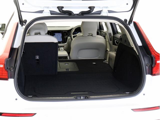 V60 B5 インスクリプション B5エンジン クライメートPKG 前後純正ドラレコ 48V 18インチAW 前後シートヒーター リラクゼーション機能 ワイヤレススマホチャージ ドリフトウッドパネル harman/kardon(30枚目)